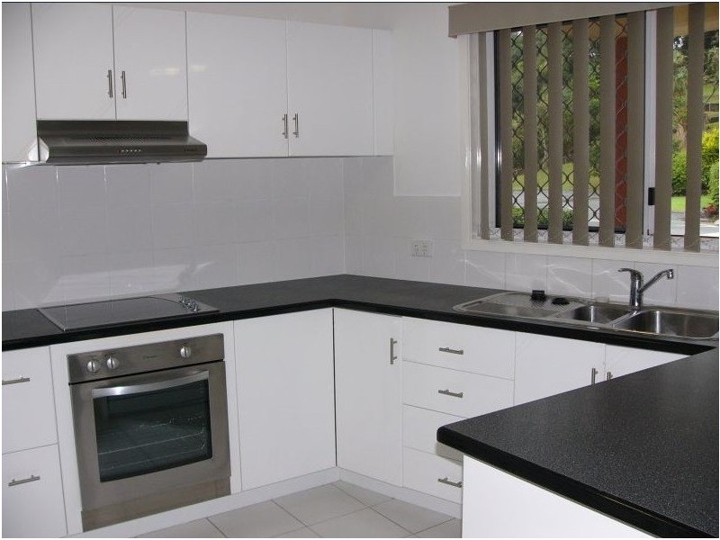 2/20 Marine Parade, Coolangatta QLD 4225