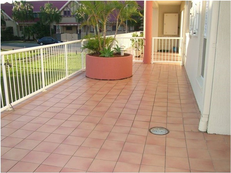 2/20 Marine Parade, Coolangatta QLD 4225