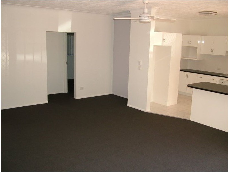 2/20 Marine Parade, Coolangatta QLD 4225