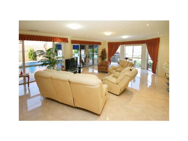 10A Peter St, Banora Point NSW 2486