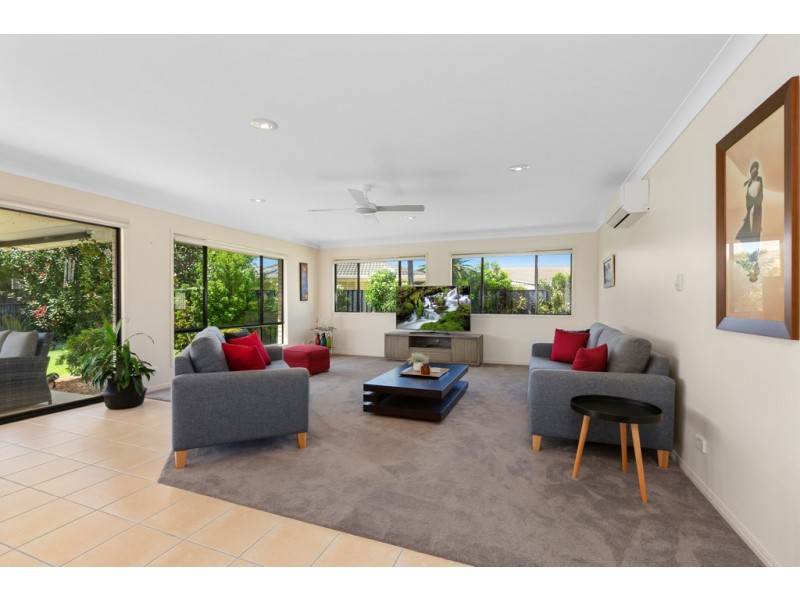 12 Magnolia Crescent, Banora Point NSW 2486
