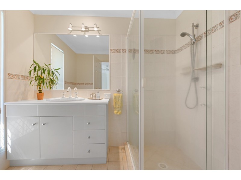 12 Magnolia Crescent, Banora Point NSW 2486