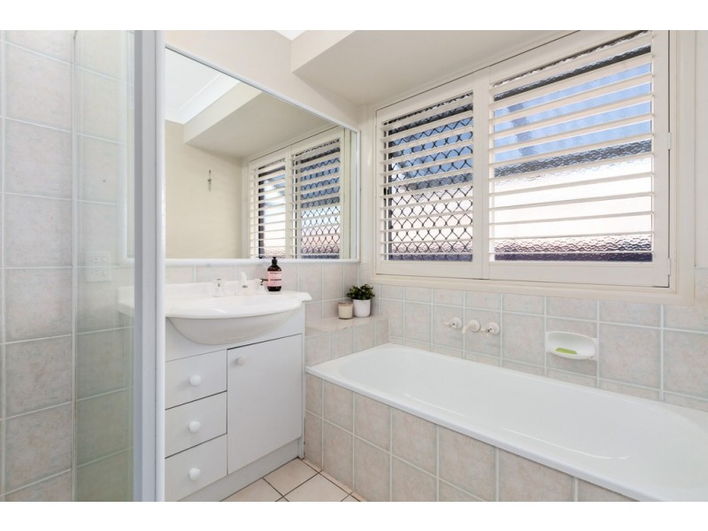 31 Avondale Drive, Banora Point NSW 2486