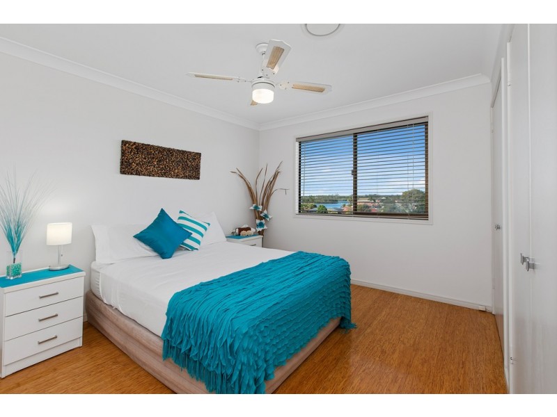2/33 Mariners Crescent, Banora Point NSW 2486