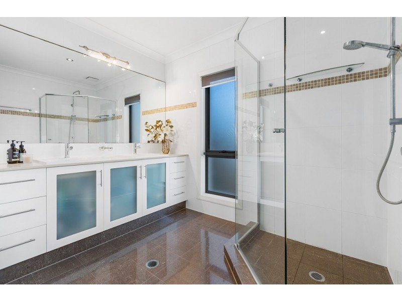 16 Daintree Close, Banora Point NSW 2486