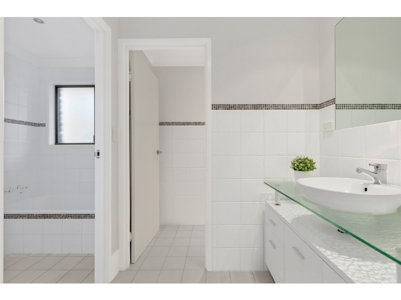 34 Broadwater Esplanade, Bilambil Heights NSW 2486