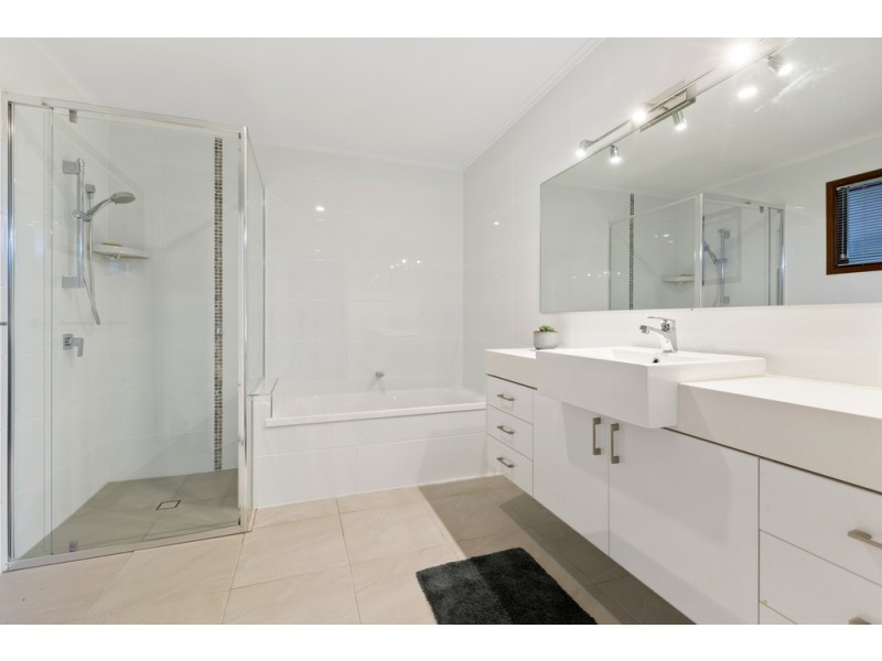 77 Lakeview Terrace, Bilambil Heights NSW 2486