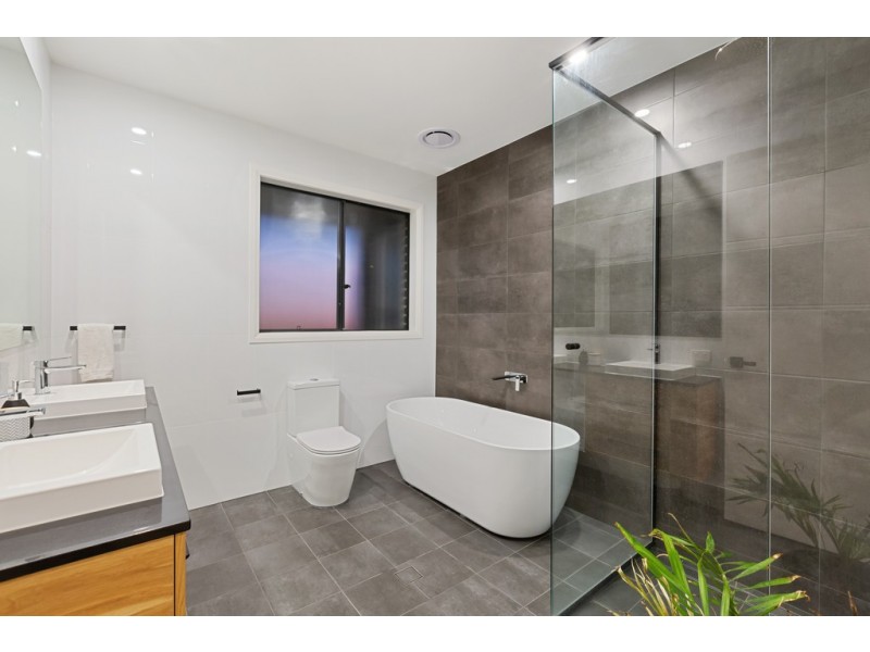 20 Feathertop Street, Banora Point NSW 2486
