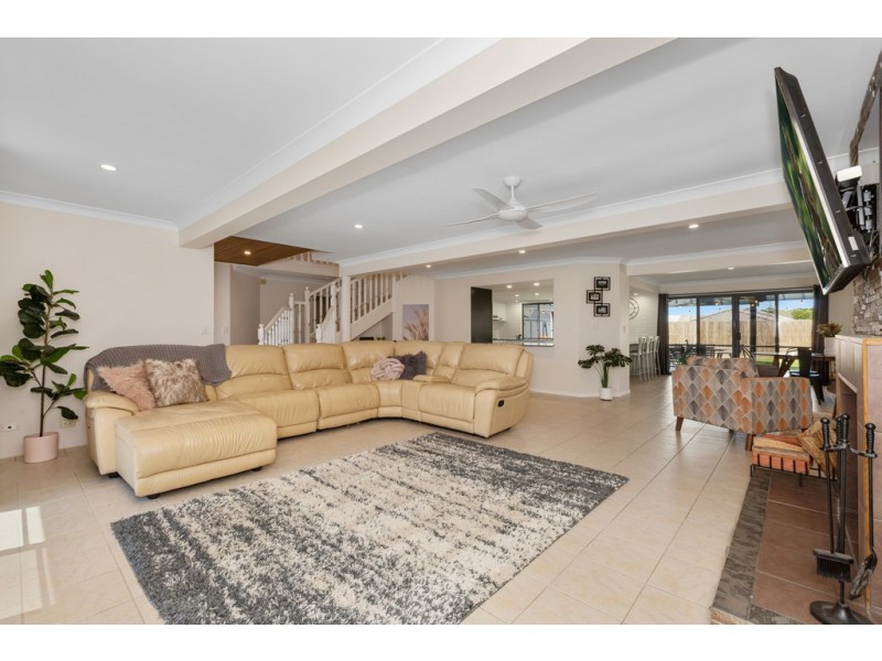 70 Lochlomond Drive, Banora Point NSW 2486