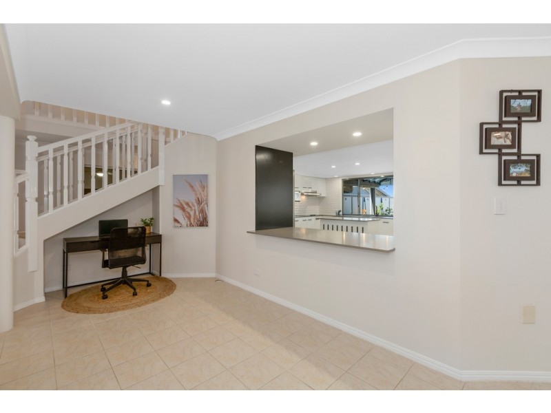 70 Lochlomond Drive, Banora Point NSW 2486