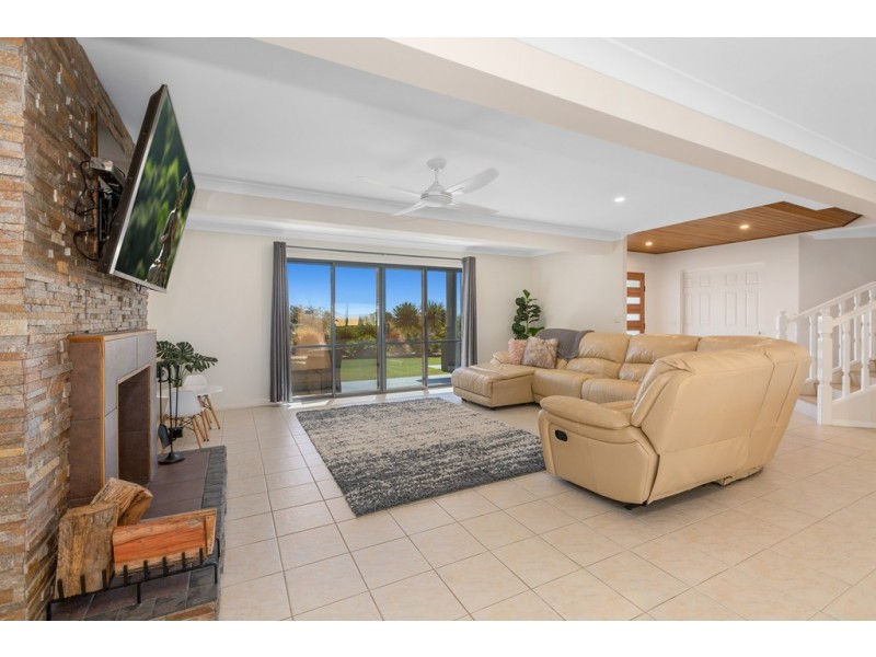70 Lochlomond Drive, Banora Point NSW 2486