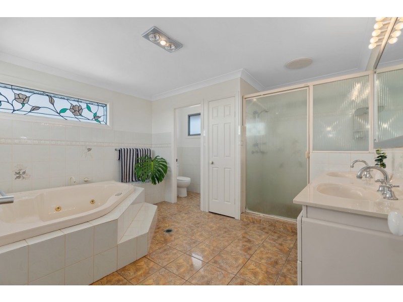 70 Lochlomond Drive, Banora Point NSW 2486