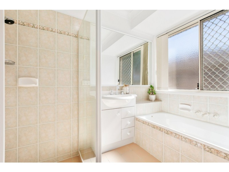 92 Avondale Drive, Banora Point NSW 2486