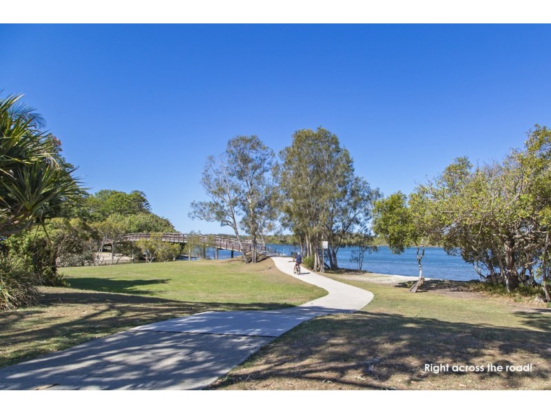 1/7 Crystal Waters Drive, Tweed Heads NSW 2485