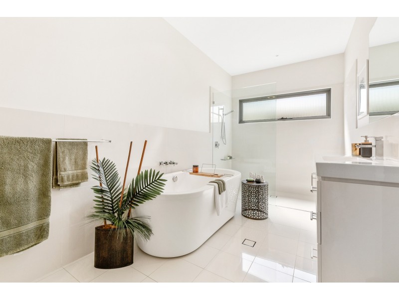 44A Lochlomond Drive, Banora Point NSW 2486