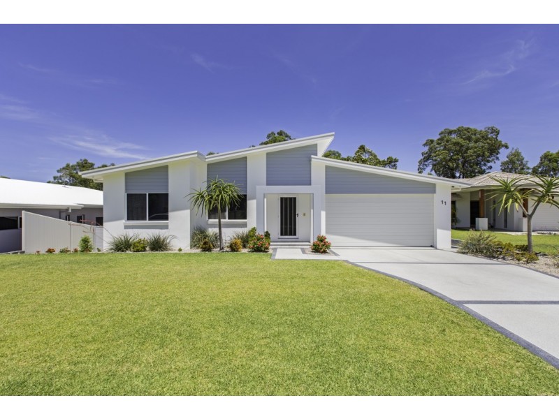 11 Westwood Street, Banora Point NSW 2486
