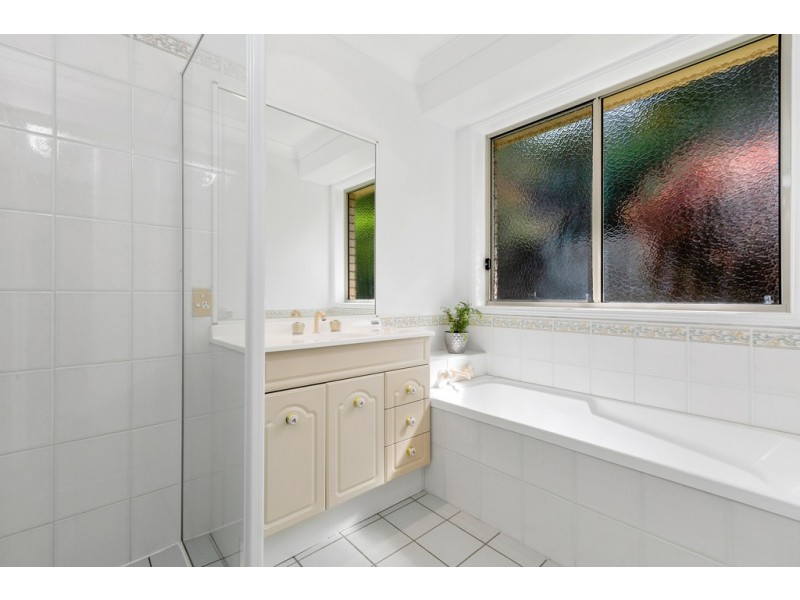 6 Kerry Court, Banora Point NSW 2486