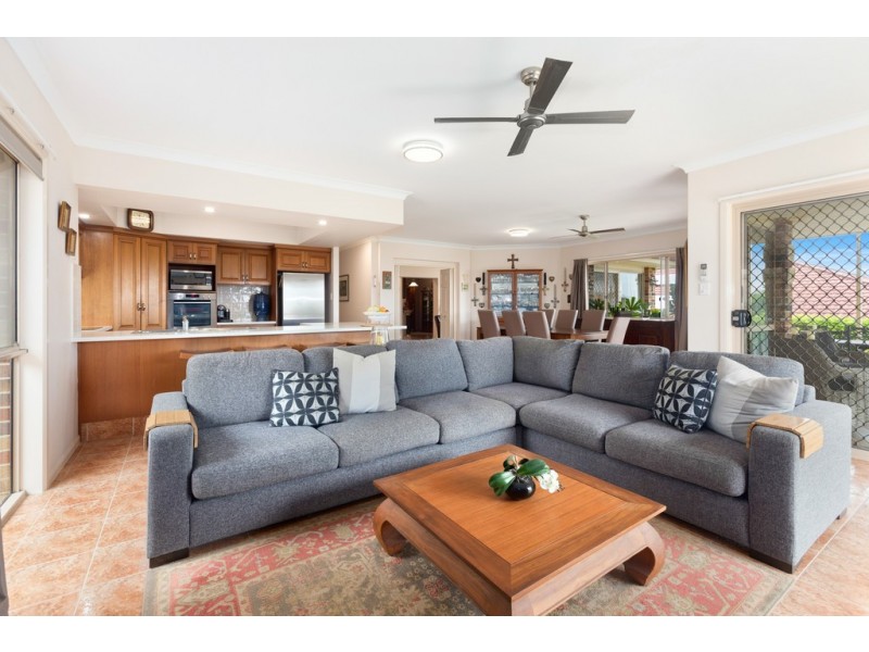 16 Champagne Drive, Tweed Heads South NSW 2486