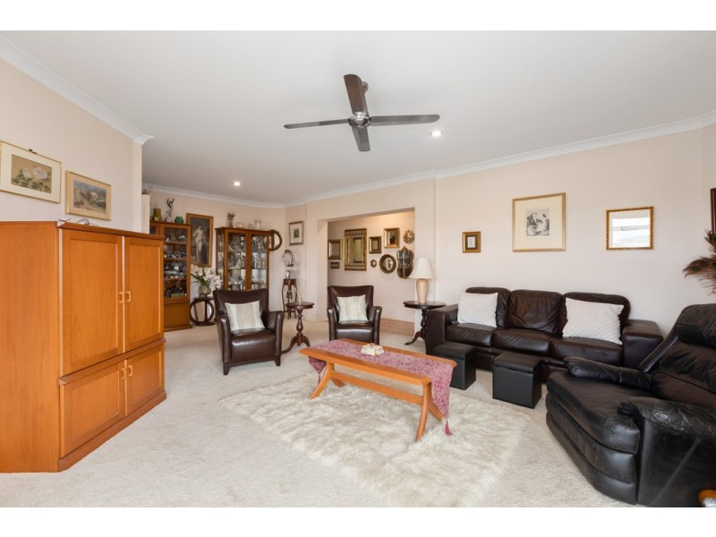 16 Champagne Drive, Tweed Heads South NSW 2486