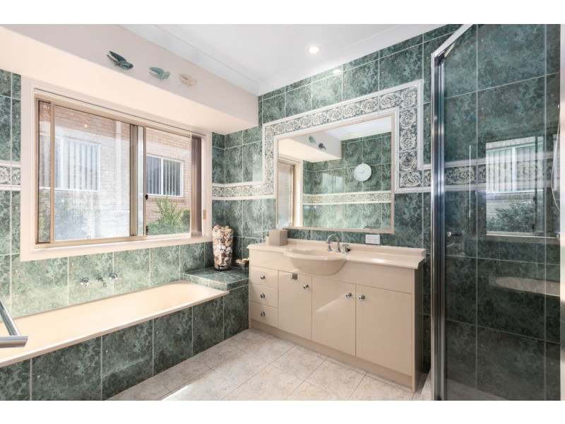 16 Champagne Drive, Tweed Heads South NSW 2486