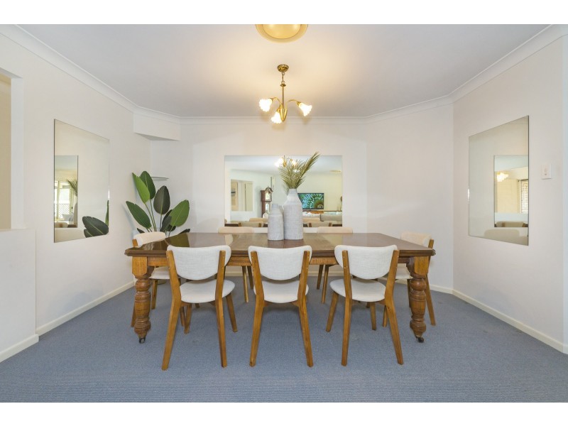 25 Foxhill Place, Banora Point NSW 2486