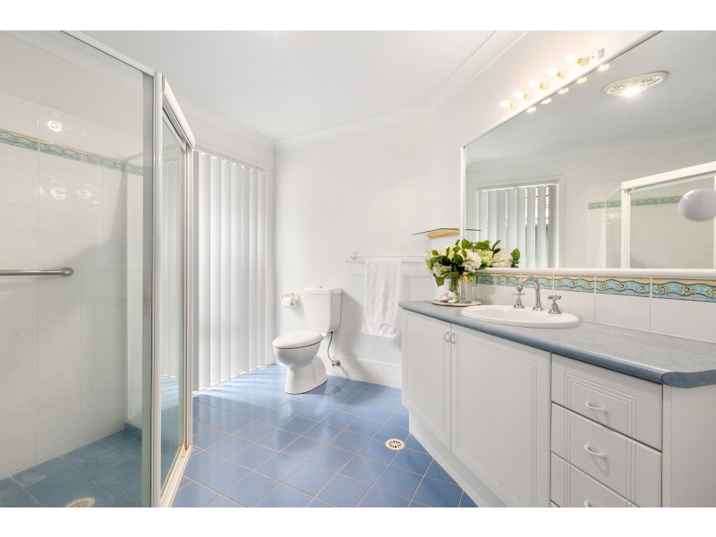 25 Foxhill Place, Banora Point NSW 2486