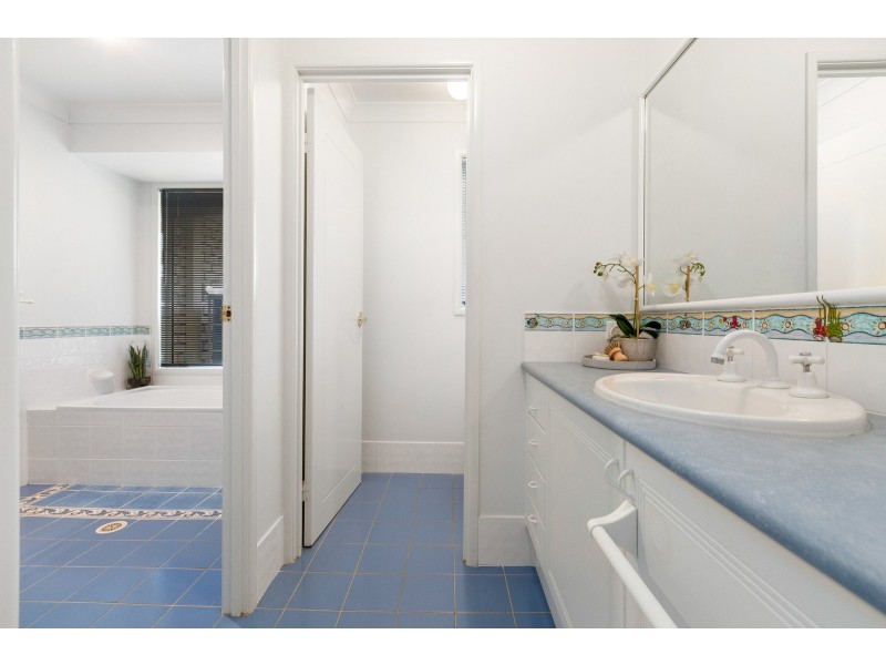 25 Foxhill Place, Banora Point NSW 2486