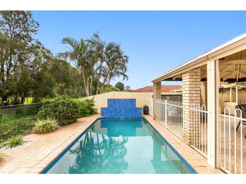 25 Foxhill Place, Banora Point NSW 2486