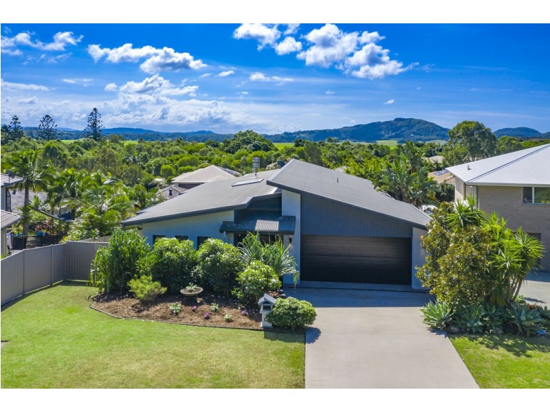 121 Newcastle Drive, Pottsville NSW 2489