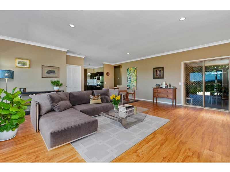 32 Broadwater Esplanade, Bilambil Heights NSW 2486