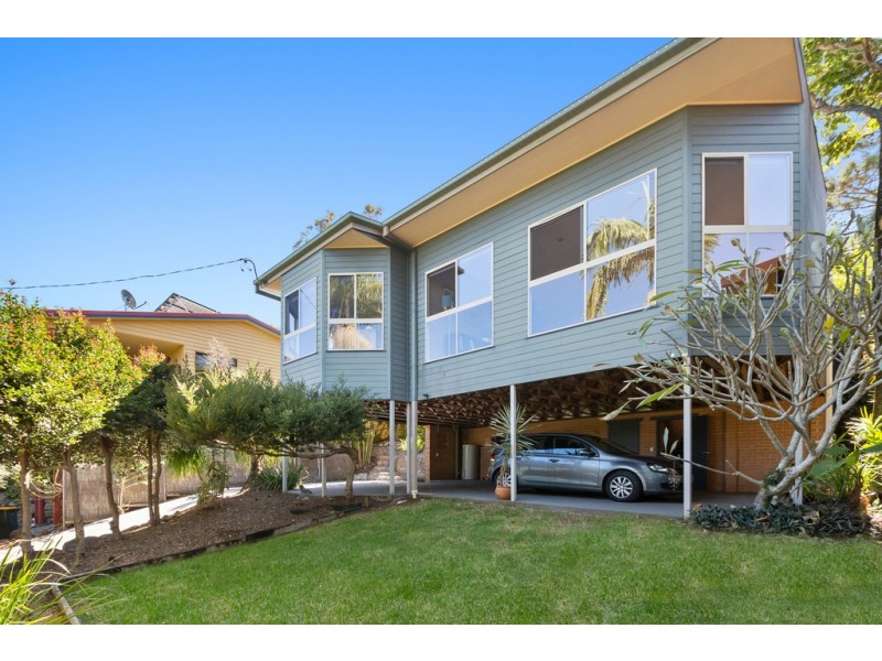 32 Broadwater Esplanade, Bilambil Heights NSW 2486