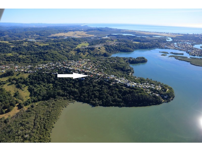 32 Broadwater Esplanade, Bilambil Heights NSW 2486