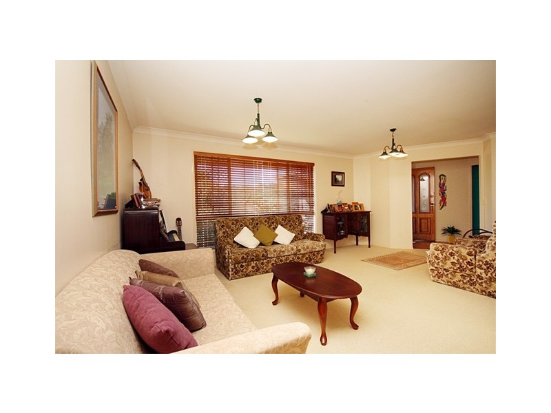 8 Shamrock Ave, Banora Point NSW 2486