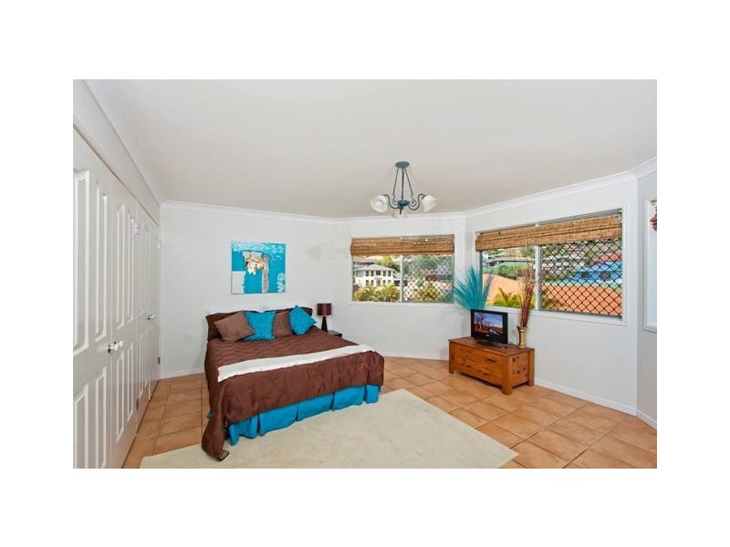 24 Grassmere Ct, Banora Point NSW 2486