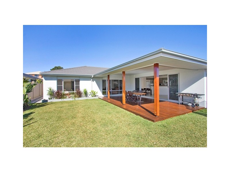 4 Camden Crt, Pottsville NSW 2489