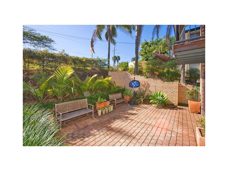 24 Hillcrest Ave, Tweed Heads South NSW 2486