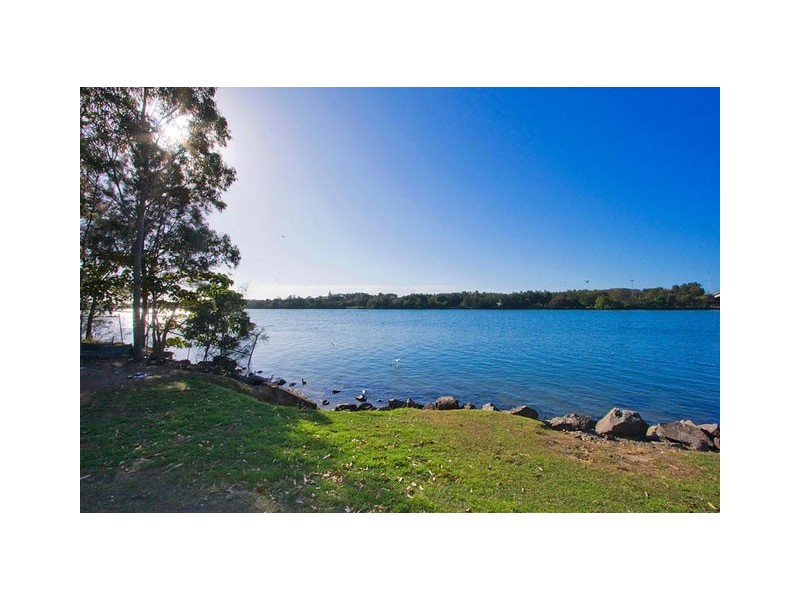 9 Bimbadeen Ave, Banora Point NSW 2486