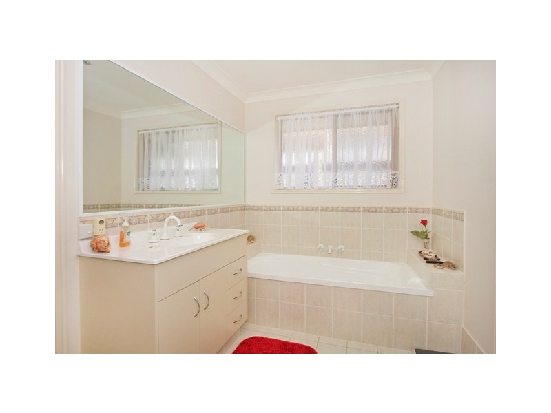 2 / 3 Daintree Cl, Banora Point NSW 2486