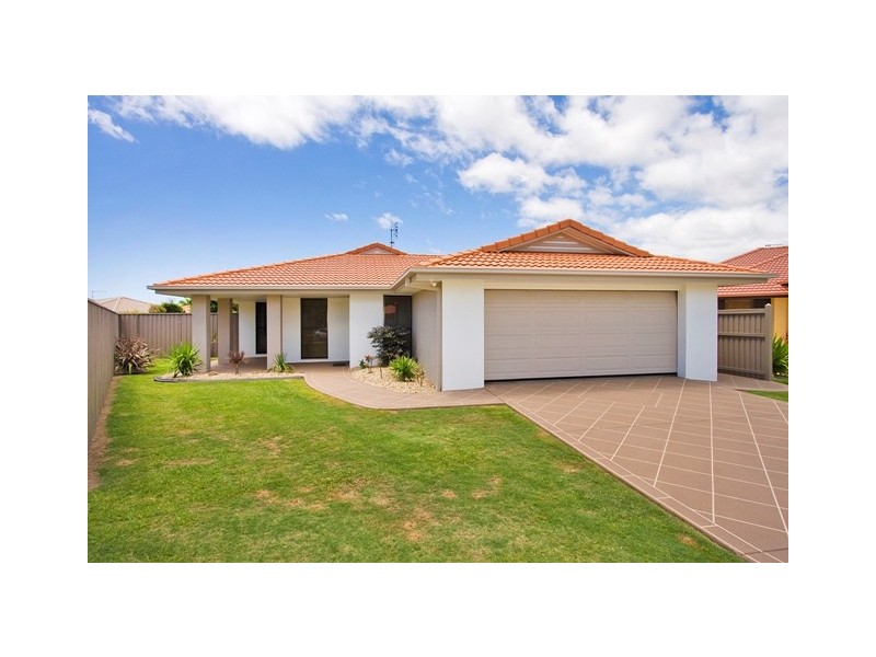 13 Magnolia Cres, Banora Point NSW 2486