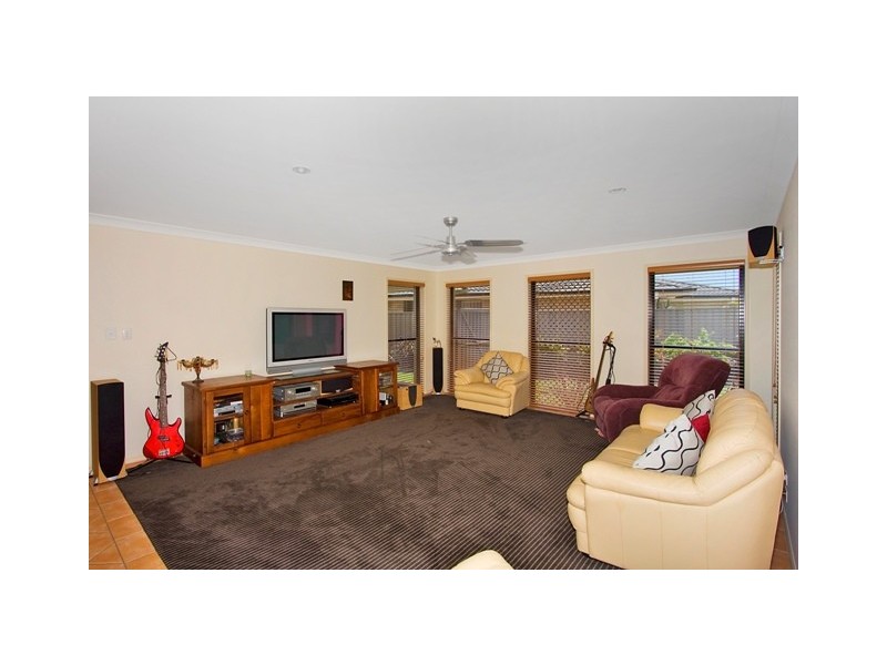 13 Magnolia Cres, Banora Point NSW 2486