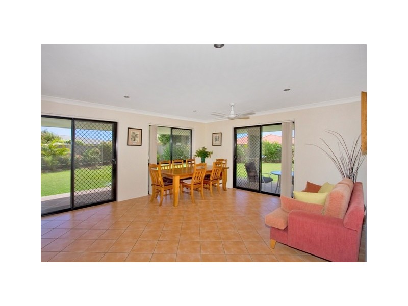 13 Magnolia Cres, Banora Point NSW 2486