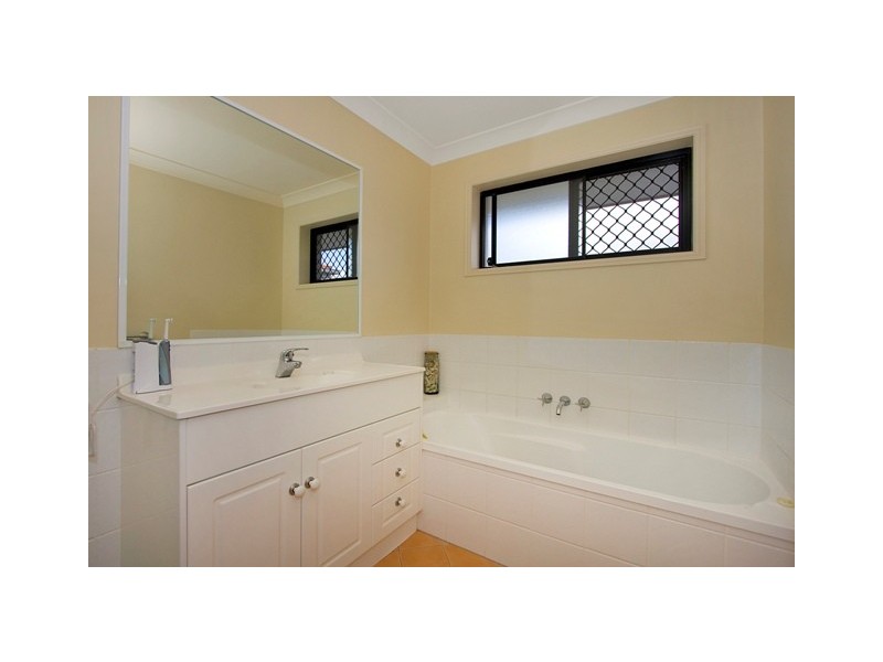 13 Magnolia Cres, Banora Point NSW 2486