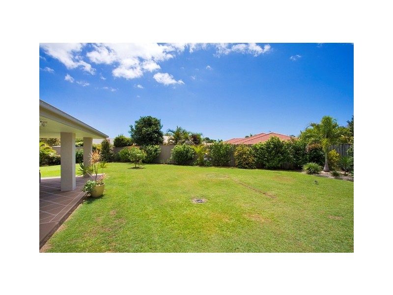 13 Magnolia Cres, Banora Point NSW 2486