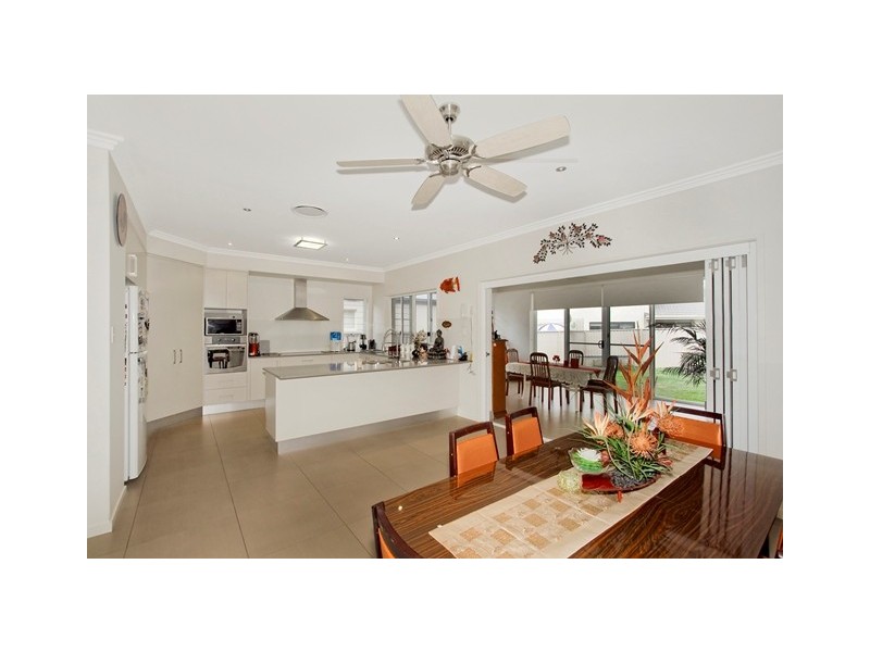 2  Fairmont Crt, Banora Point NSW 2486