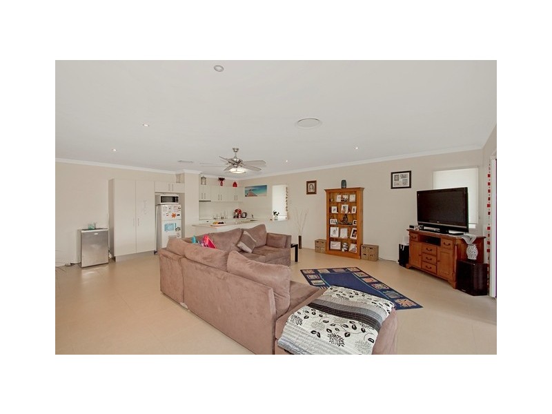 2  Fairmont Crt, Banora Point NSW 2486