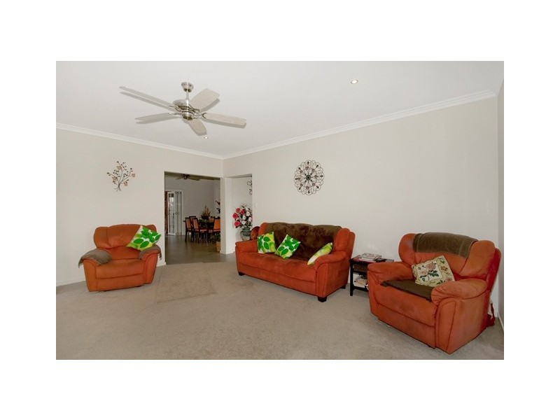 2  Fairmont Crt, Banora Point NSW 2486