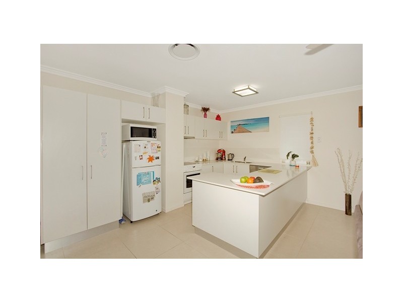 2  Fairmont Crt, Banora Point NSW 2486