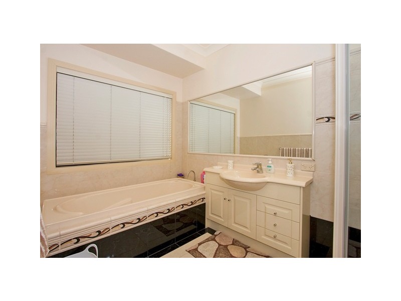 6 Newfarm Pl, Banora Point NSW 2486