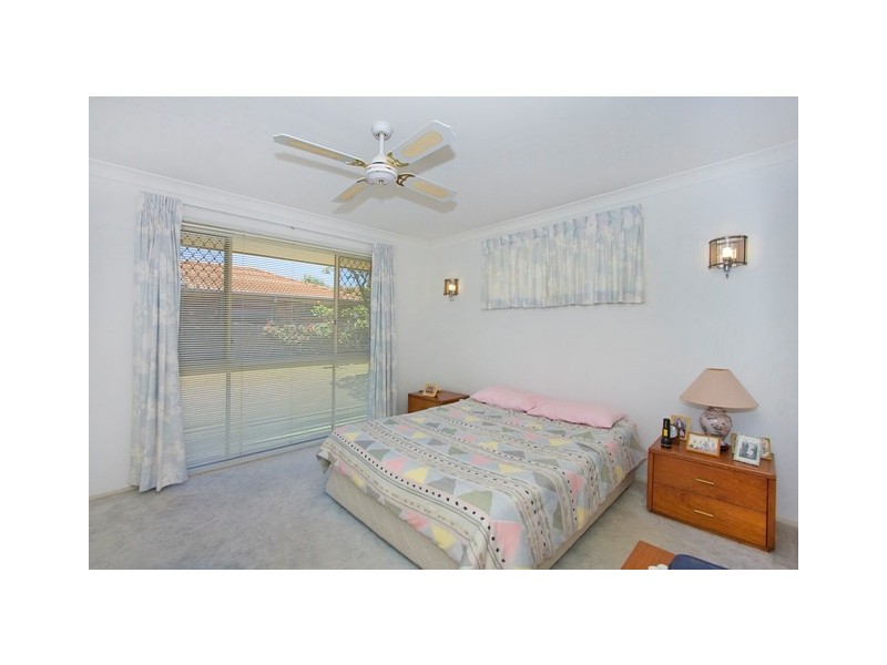 17 Chestnut Dr, Banora Point NSW 2486