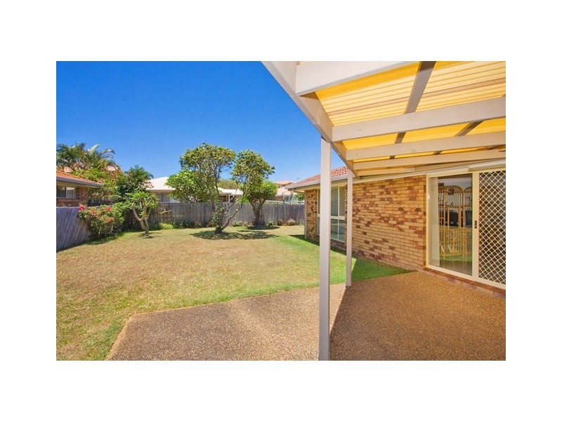 17 Chestnut Dr, Banora Point NSW 2486